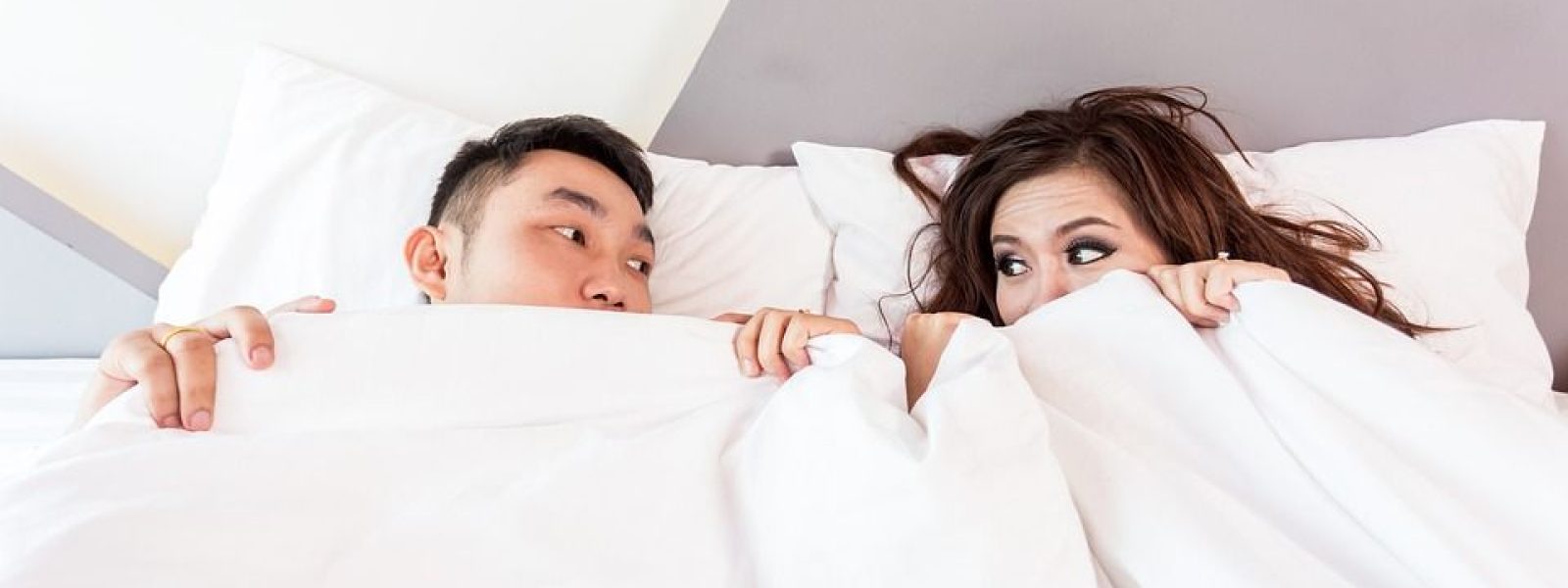 ¿Cómo le digo a mi pareja que no me gusta en la cama?